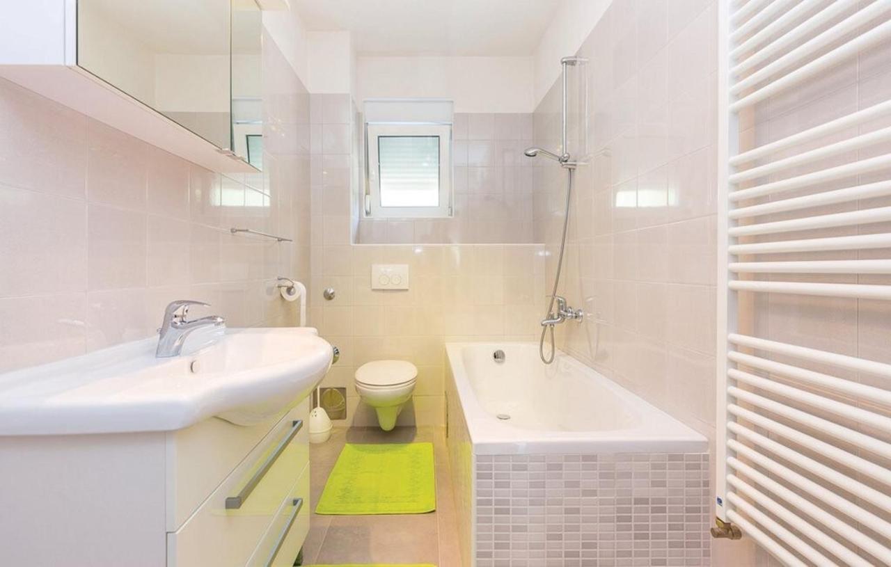 Big White Apartment Нови-Винодолски Экстерьер фото